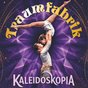 Plakat der Traumfabrik ‚Kaleidoskopia‘. Zwei Personen führen vor einem violetten, sternenartigen Hintergrund eine akrobatische Hebefigur aus.